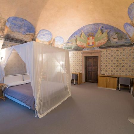 Hotel Cavour Et Des Officiers بارد المظهر الخارجي الصورة