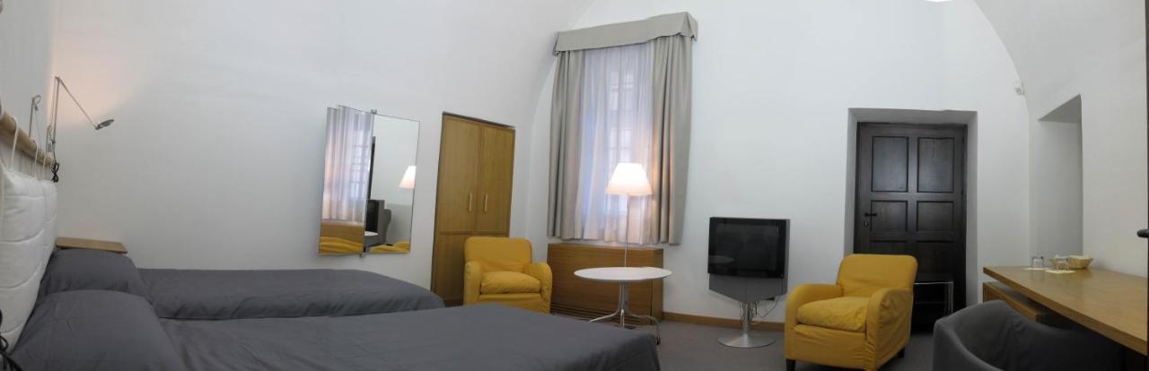 Hotel Cavour Et Des Officiers بارد المظهر الخارجي الصورة