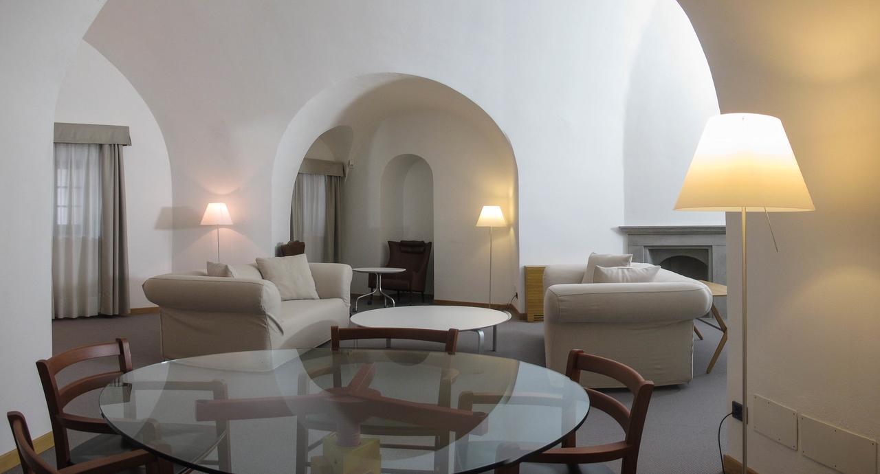 Hotel Cavour Et Des Officiers بارد المظهر الخارجي الصورة