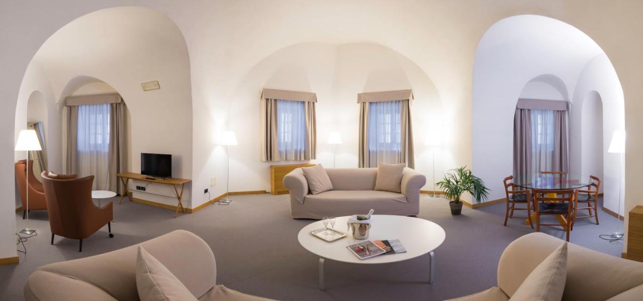 Hotel Cavour Et Des Officiers بارد المظهر الخارجي الصورة